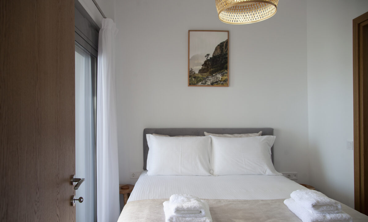 villa-petalouda-paleros-greece-bedroom