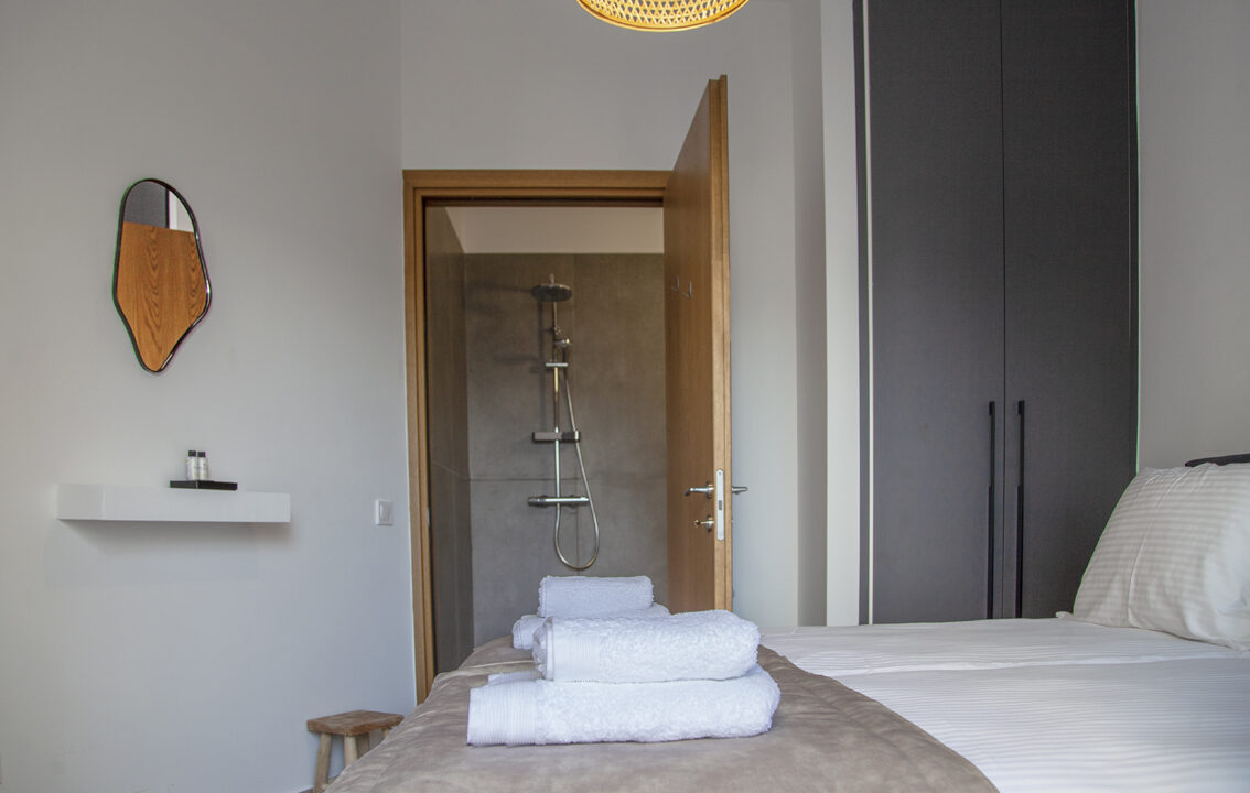villa-petalouda-paleros-greece-bedroom-with-ensuite-bathroom