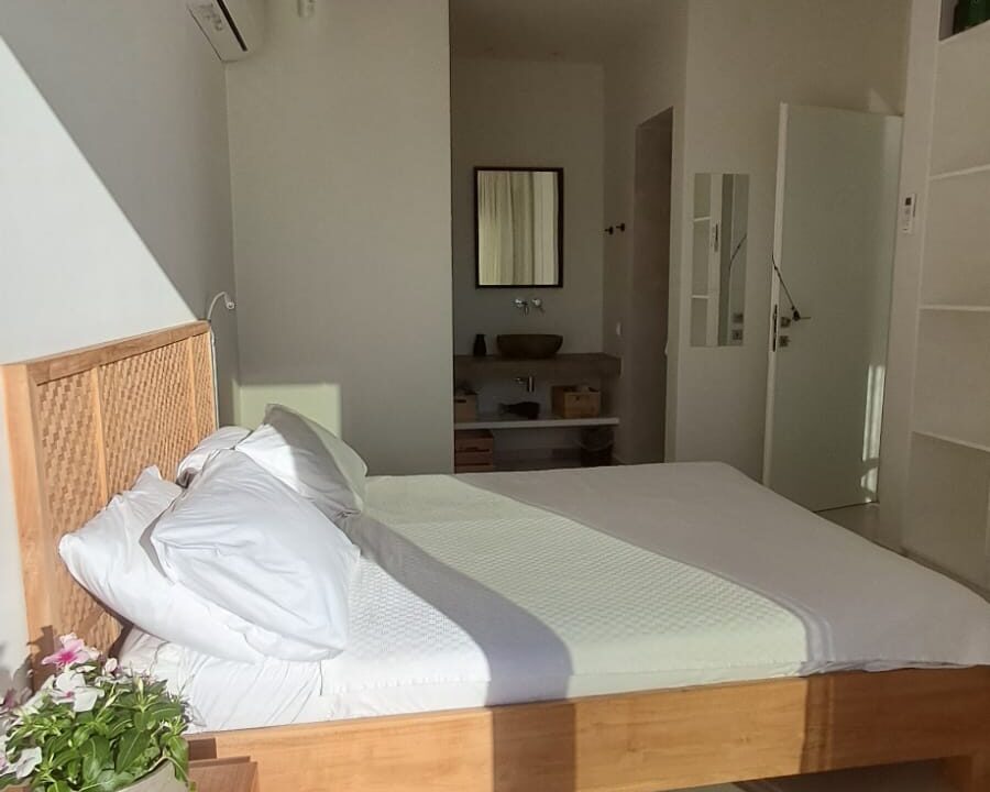 Master bedroom ensuite bathroom
